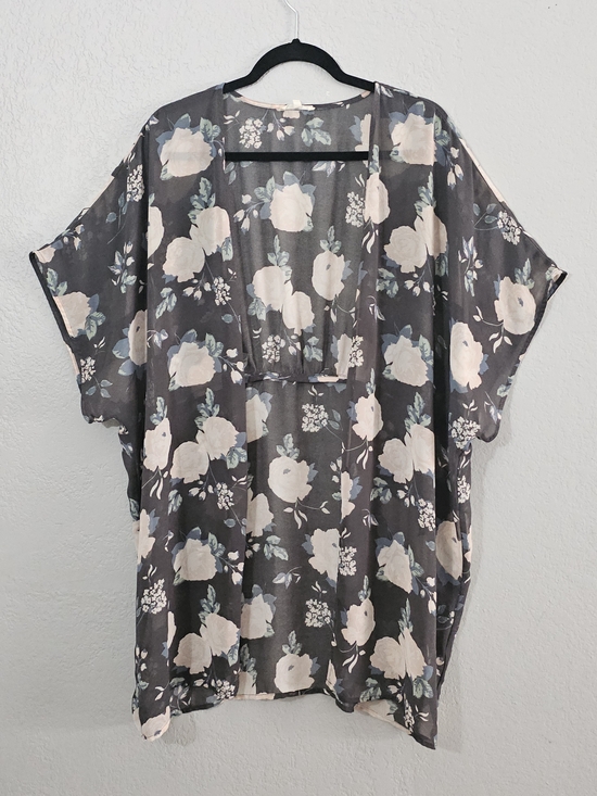 Maurices Tops - Maurices Sheer Floral Kimono Top - Black & Pink Womens L/XL Short Sleeve